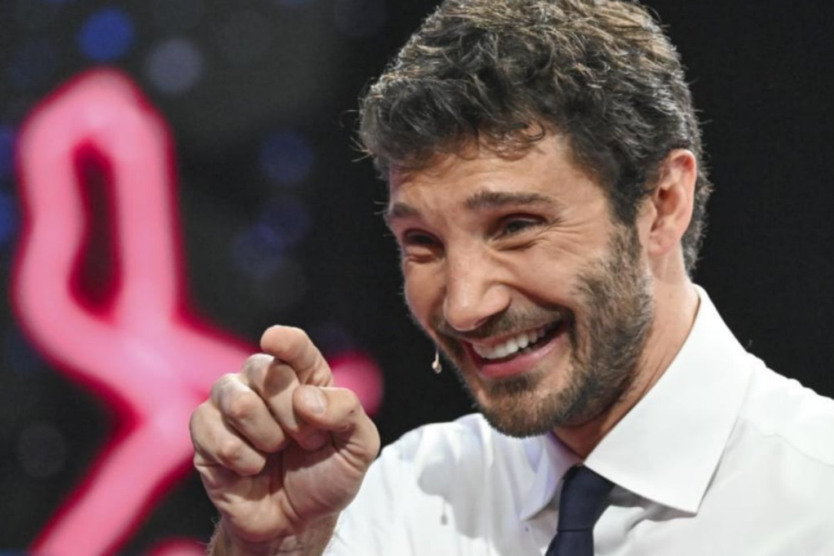 Stefano De Martino e il lusso notturno a Posillipo: le lamentele dei vicini per il caos delle feste esclusive
