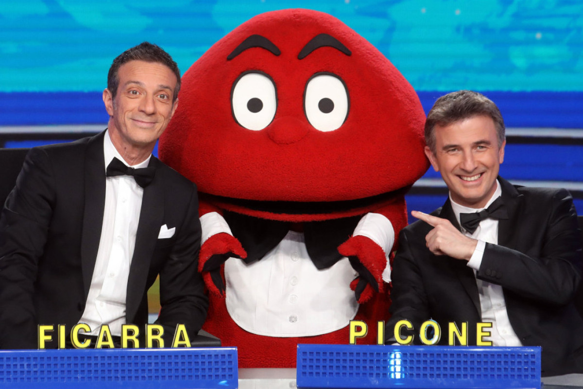 Striscia la Notizia esce dai palinsesti autunnali di Mediaset dopo oltre trent’anni di programmazione.
