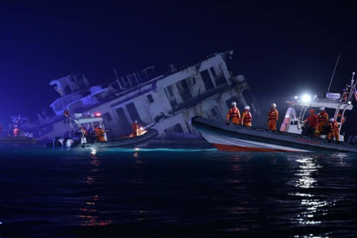 Traghetto affonda tra Giava e Bali: un disastro tra morti e dispersi scuote il mare indonesiano