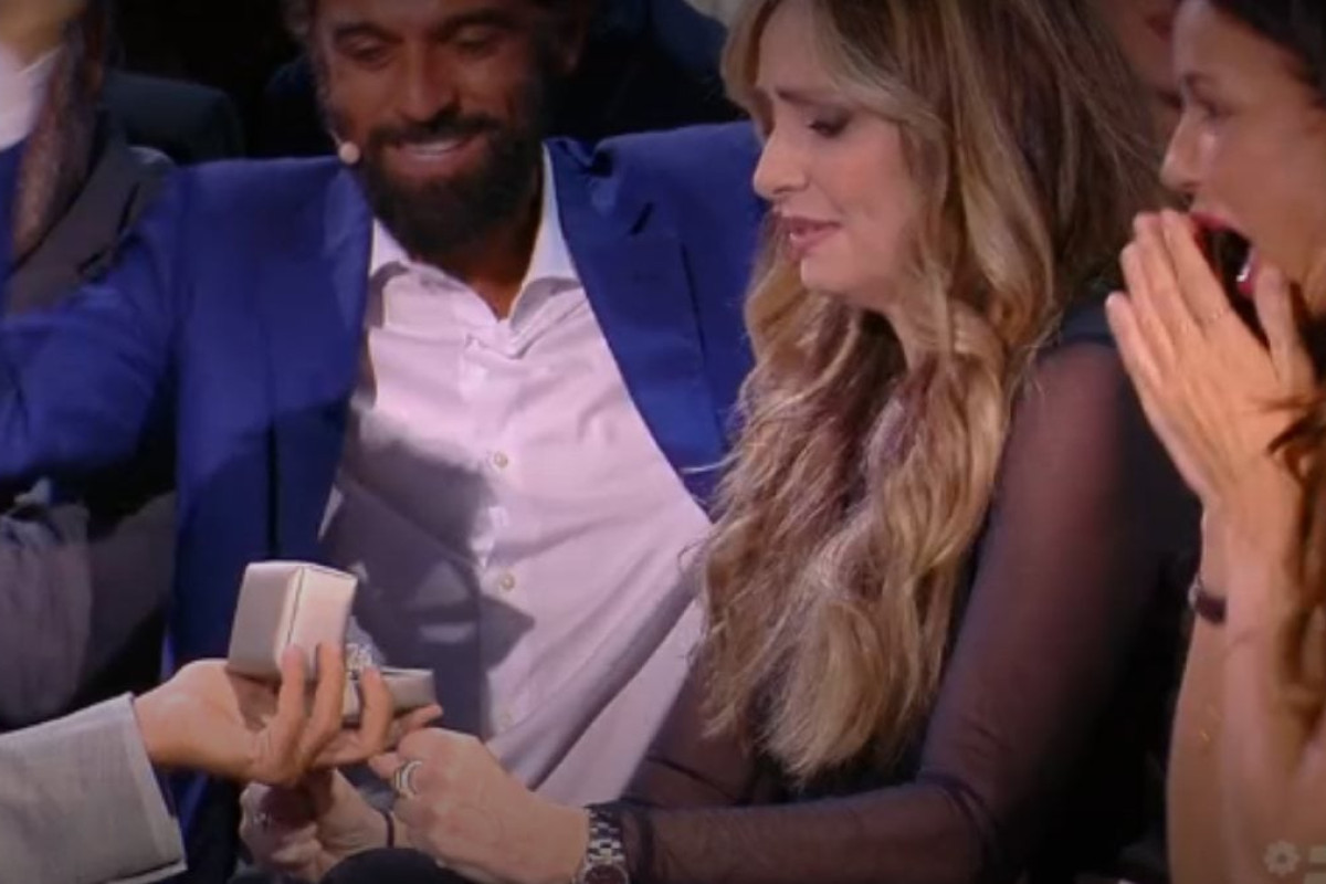 Un abbraccio che ha toccato il cuore dell’Italia nella finale di un popolare show televisivo