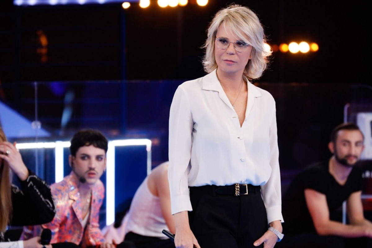 Amici 24: L’artista di successo svela i sogni futuri e domina le classifiche con il suo nuovo album