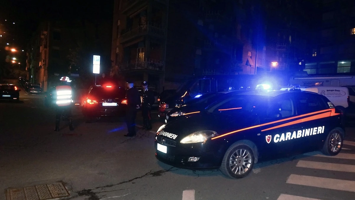 Uomo armato di machete semina panico in centro a Vittoria, polizia interviene e sventa il dramma