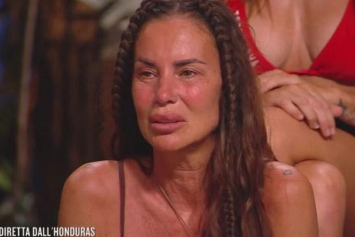 Isola Dei Famosi: Antonella Mosetti svela il dramma del suo ritiro tra sfide fisiche e tensioni personali