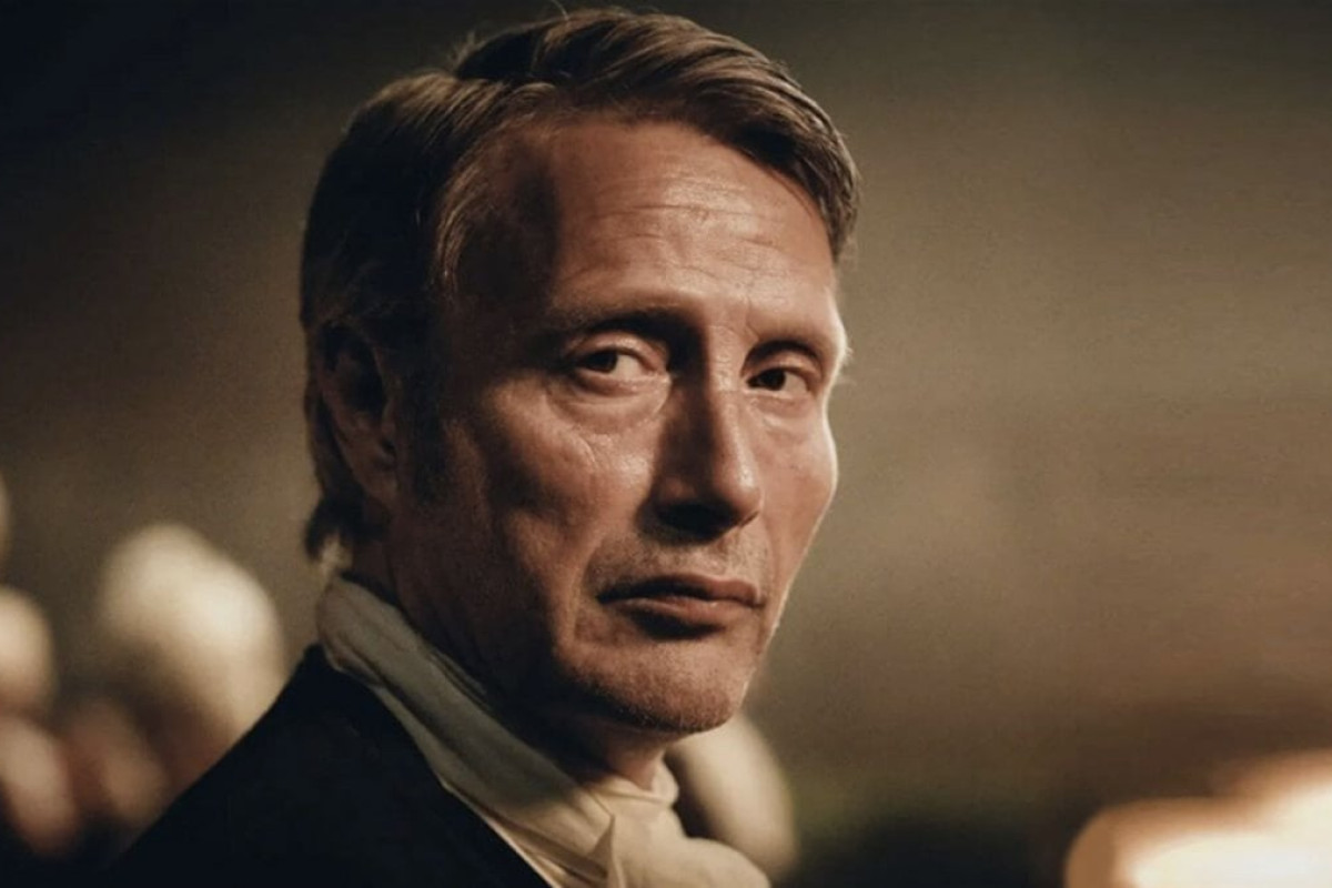 Dust Bunny svela il suo inquietante mistero: l’horror di Mads Mikkelsen e Bryan Fuller conquista il Tiff 2025