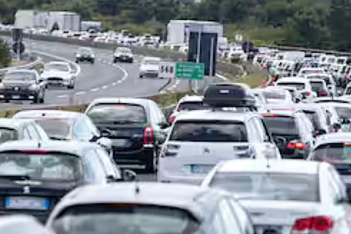 Esodo Estivo 2025: Weekend di Agosto con Rischio Blocchi sulle Autostrade Italiane