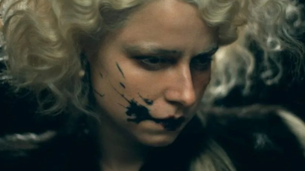 La Sposa di Frankenstein: il nuovo film di Maggie Gyllenhaal tra oscurità e provocazione, una visione imperdibile