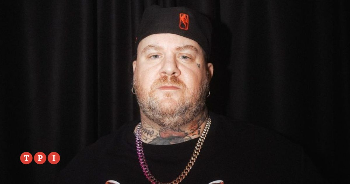 Jake La Furia tra musica e responsabilità sociale: riflessioni su guerra, politica e futuro del rap