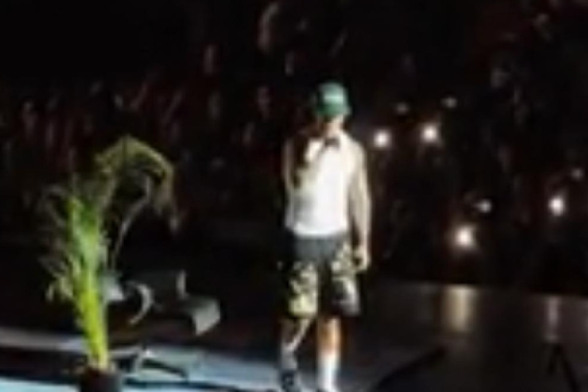 Maluma ferma il concerto a Città del Messico per richiamare una mamma: un gesto che sorprende tutti