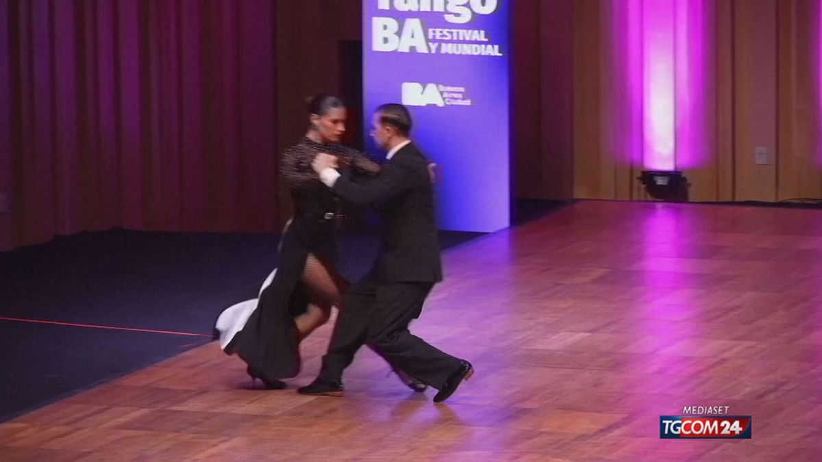 Mondiale di tango a Buenos Aires: ballerini da 50 paesi sfidano la tradizione e accendono la danza globale