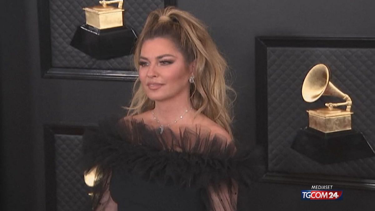 Shania Twain compie 60 anni: il suo inconfondibile stile continua a ispirare generazioni nel mondo del country