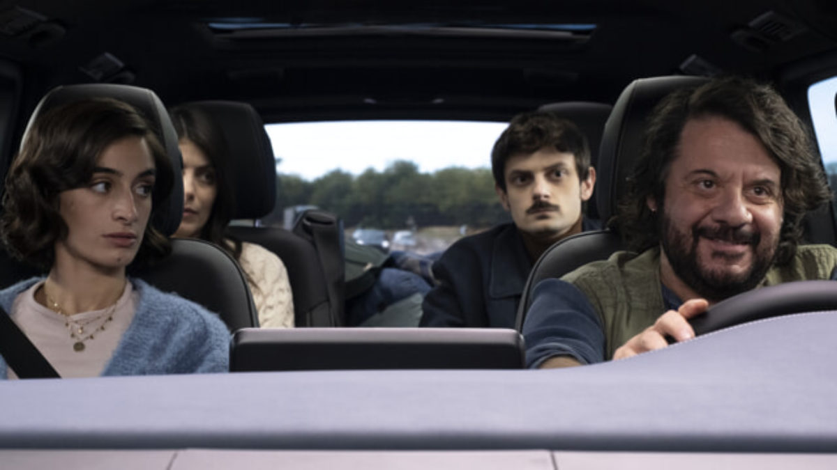 Ferragosto 2025 su Rai 2 con la commedia “Con Chi Viaggi” il nuovo film di Fabio Rovazzi e Lillo
