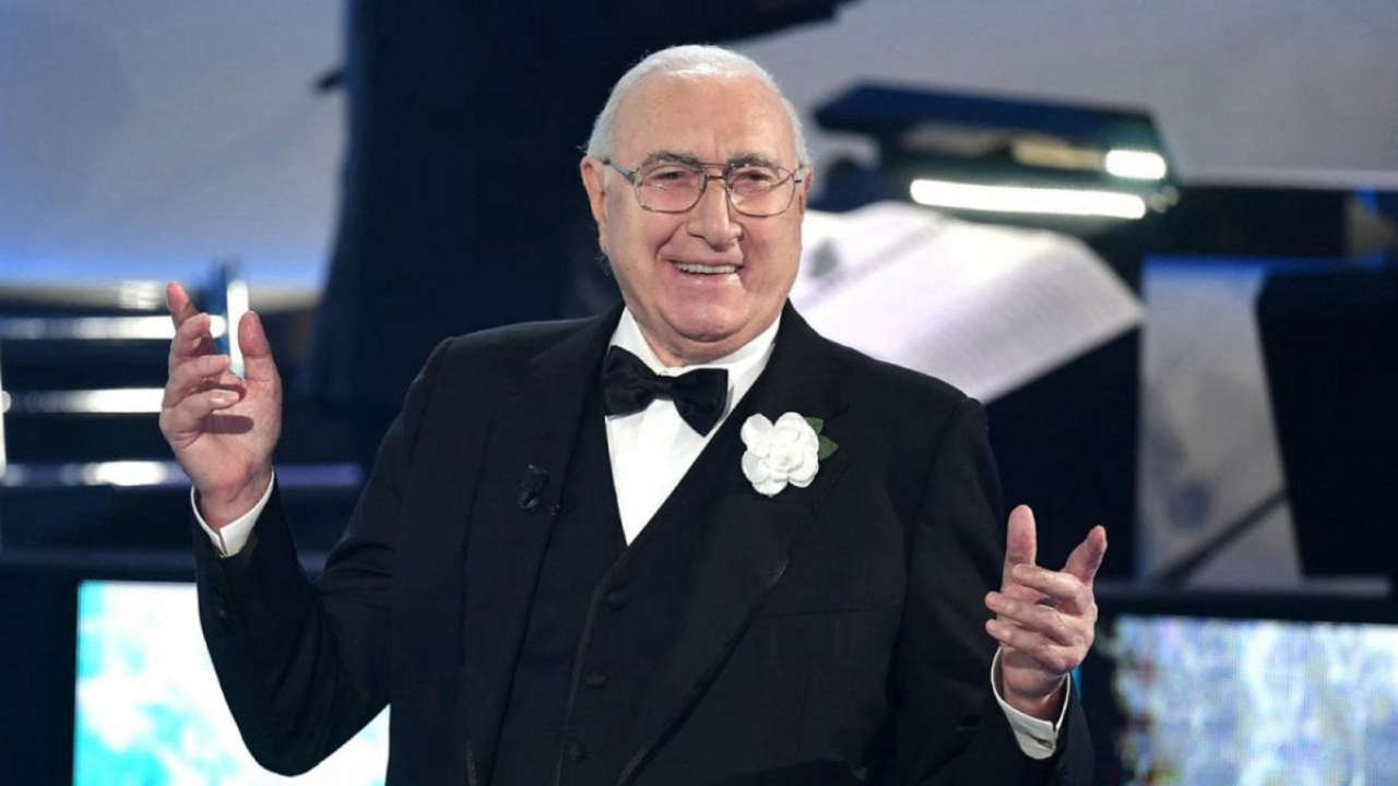 Pippo Baudo, lacrime e trattative per un programma della conduttrice davanti al feretro