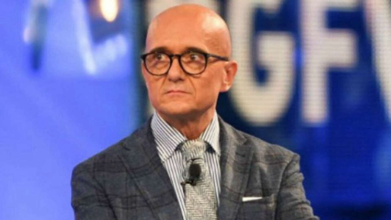 Grande Fratello, ex concorrente attratto da una fan più giovane: spunta indiscrezione sorprendente