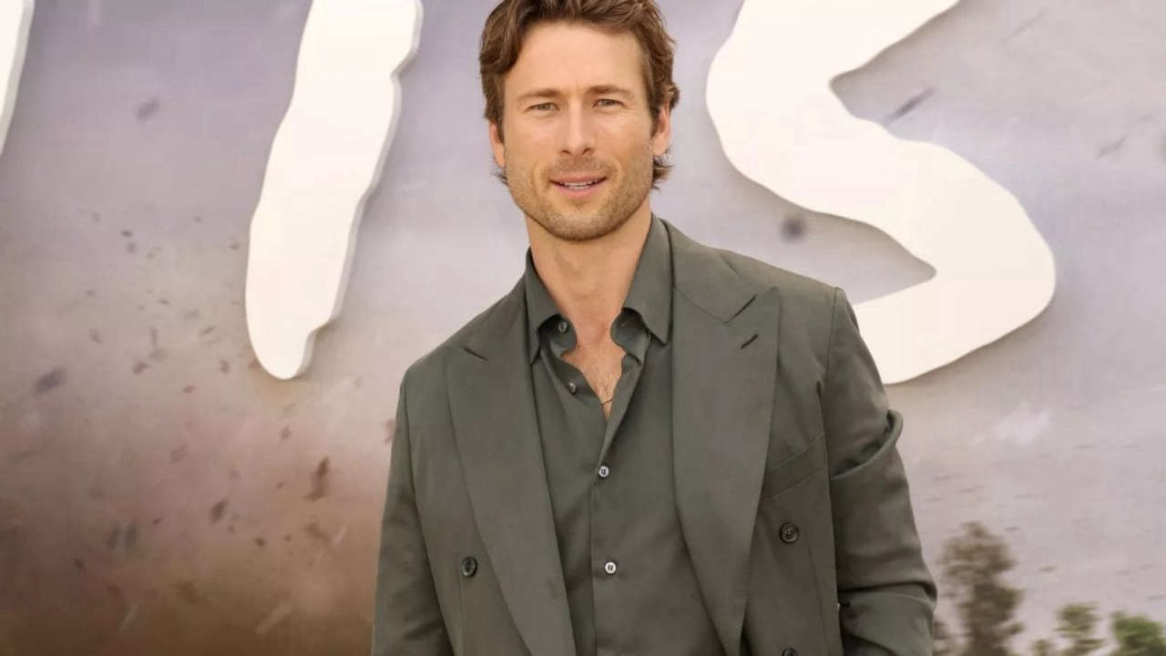 James Bond, Glen Powell si ritira dalla corsa per il ruolo di 007 dichiarando di essere troppo texano