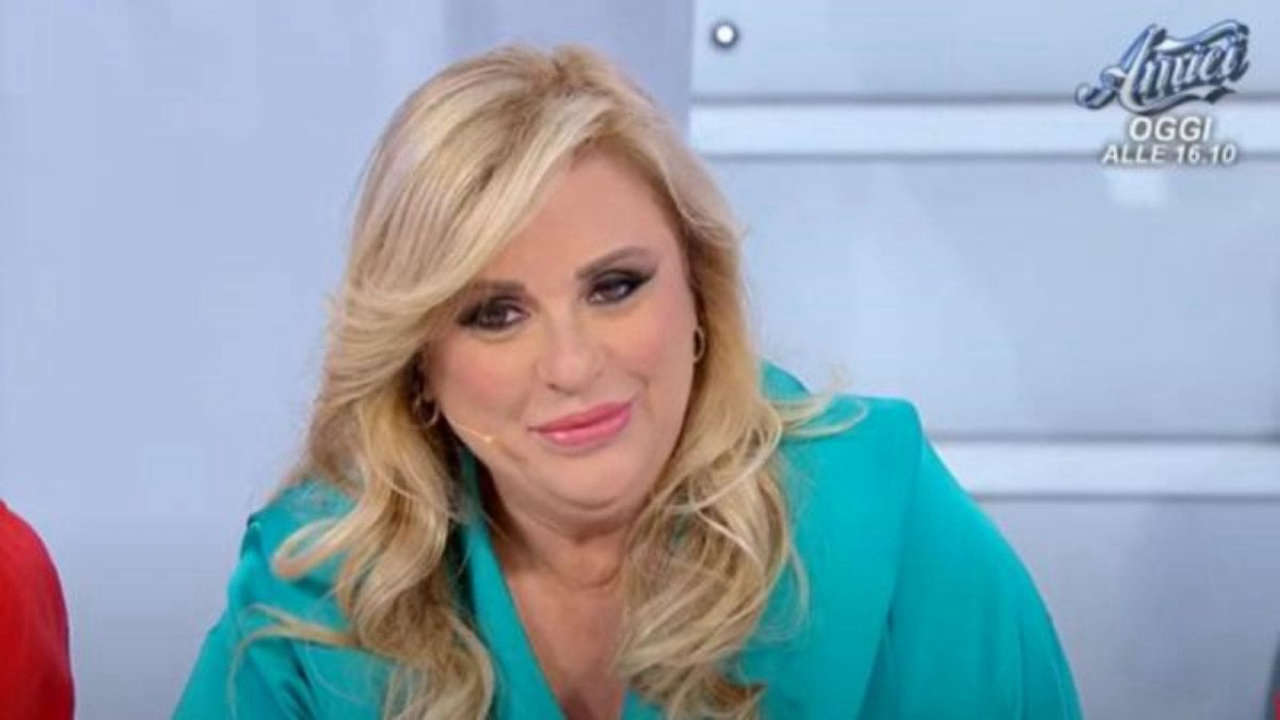 Uomini e Donne, caos in studio tra Tina e Gemma per il nuovo cavaliere e addii definitivi