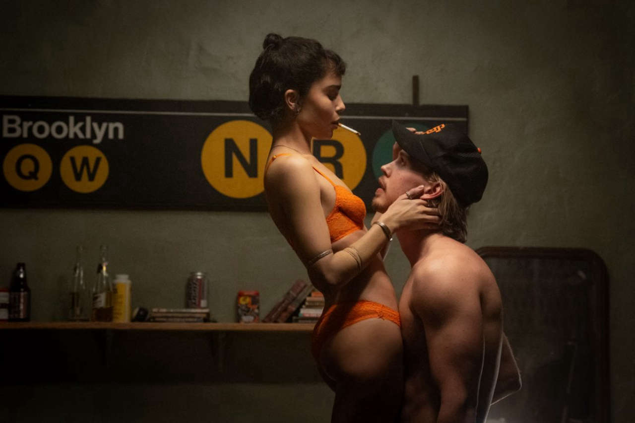 Caught Stealing: Zoë Kravitz racconta di aver accidentalmente drogato i suoi amici