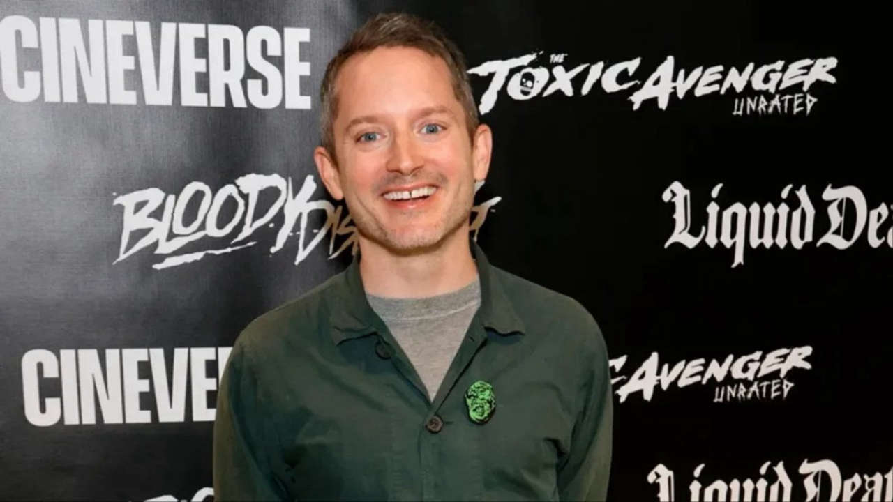 Finché morte non ci separi 2, Elijah Wood rivela l’epoca in cui sarà ambientato il sequel
