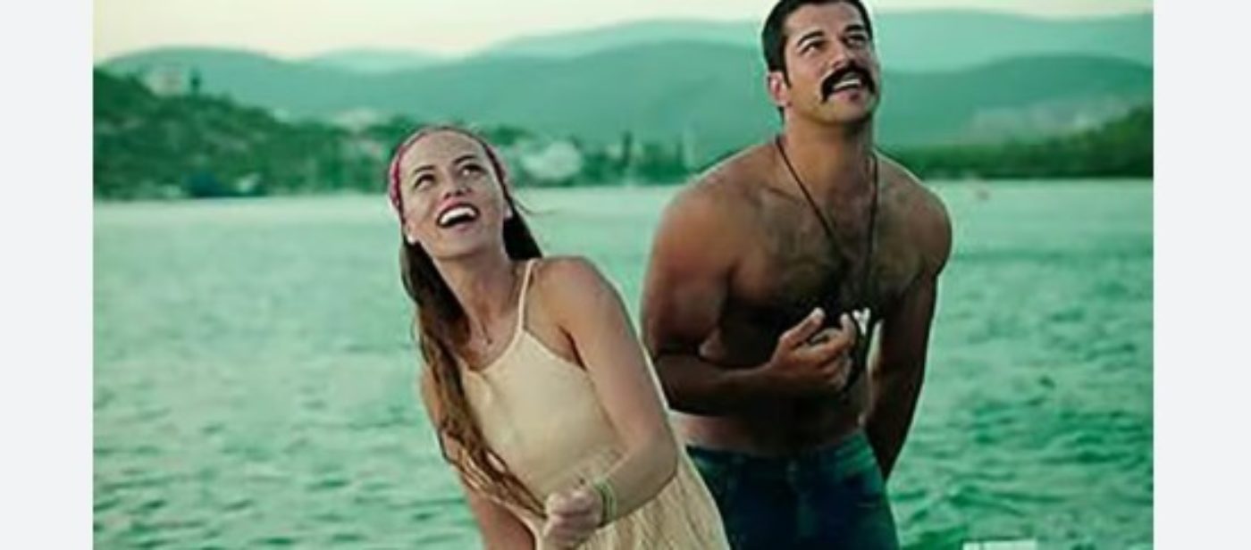 Un amore come te: stasera su Canale 5 la commedia romantica turca del 2015 con Deniz e Ali