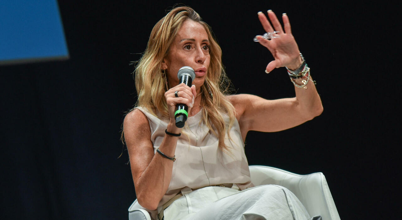 Arianna Meloni tra Ricordi Personali e Posizioni Politiche: La Sorella della Premier Racconta il Legame Familiare e il Conflitto a Gaza