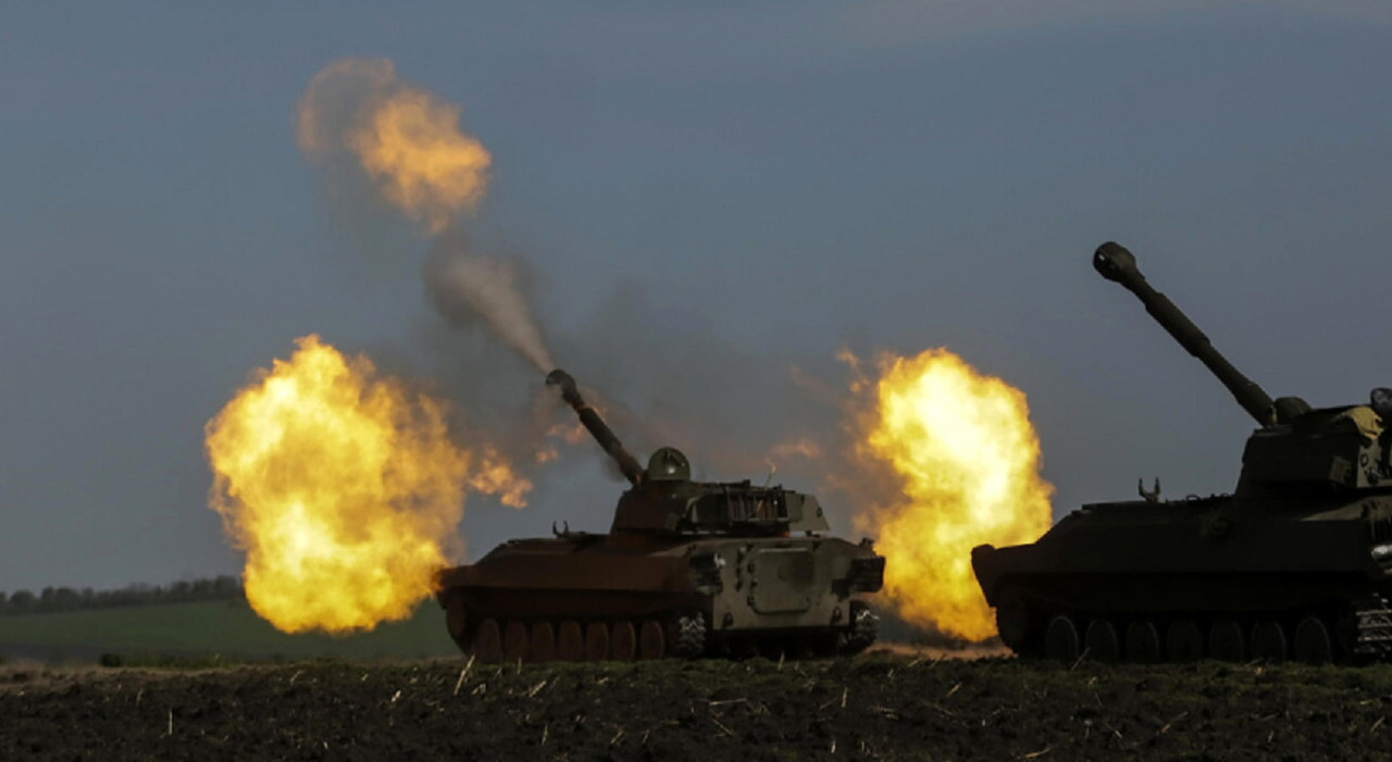 Russia intensifica attacchi missilistici e aerei contro l’Ucraina causando vittime e richiedendo maggiori difese aeree agli alleati