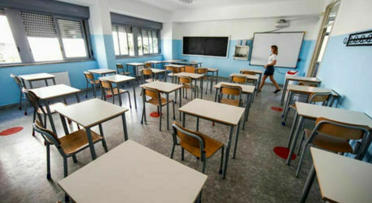 Bagni vietati a Racale durante le prime e ultime ore di lezione scoppia la protesta dei genitori
