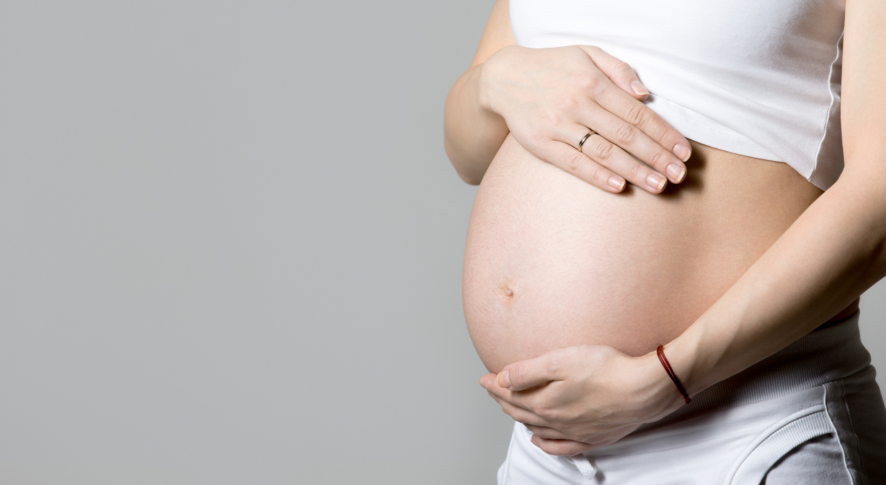 Coppia Affronta Difficoltà nella Fecondazione In Vitro con il Supporto delle Sorelle: La Nascita di Emersyn Segna una Nuova Speranza