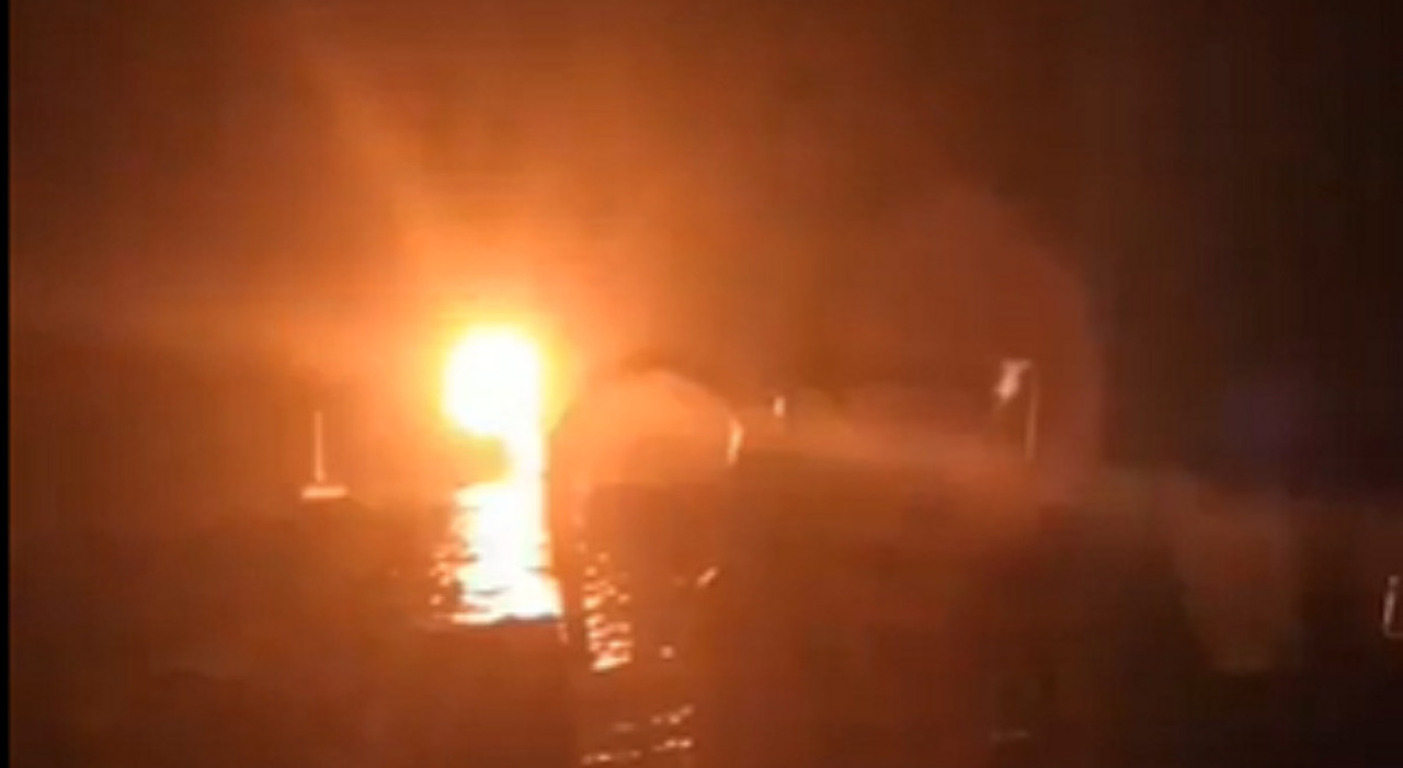 Attacco notturno alla Global Sumud Flotilla in acque internazionali: danni alle imbarcazioni e appello per protezione internazionale