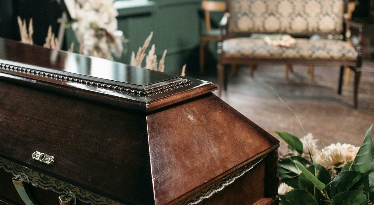 Ritorno Inaspettato: 22enne riappare al suo funerale dopo un weekend di scomparsa in Argentina