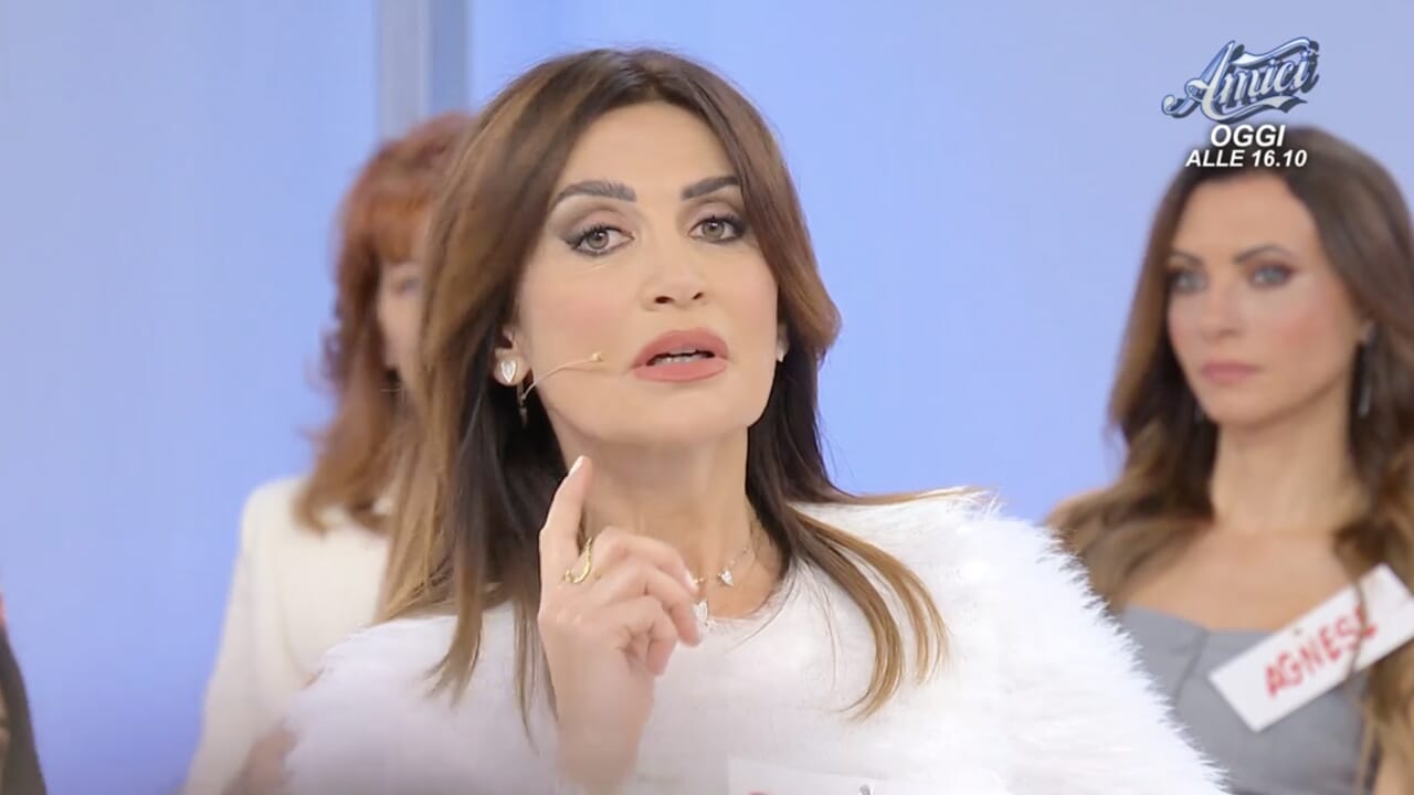 Barbara de Santi Sorprende Tutti Avvicinandosi a Federico Mastrostefano Tra Tensioni e Colpi di Scena a Uomini e Donne