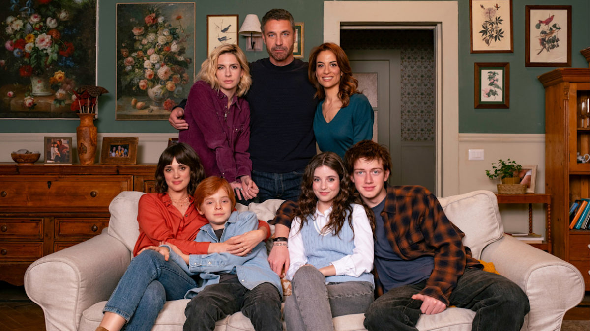 Buongiorno Mamma 3 debutta il 17 settembre 2025 con sei episodi da 2 ore e 30 minuti su Canale 5 e Mediaset Infinity