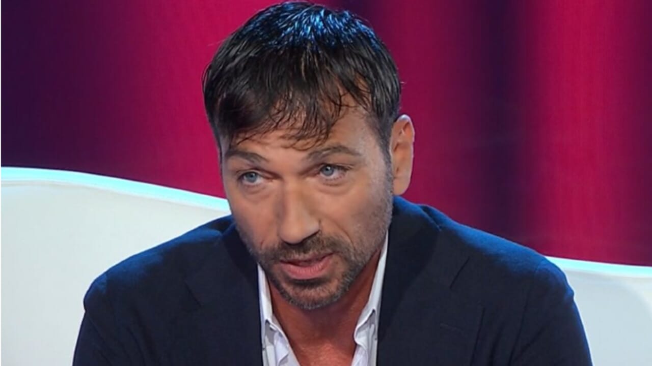 Costantino Vitagliano racconta la sua battaglia contro una malattia autoimmune in TV