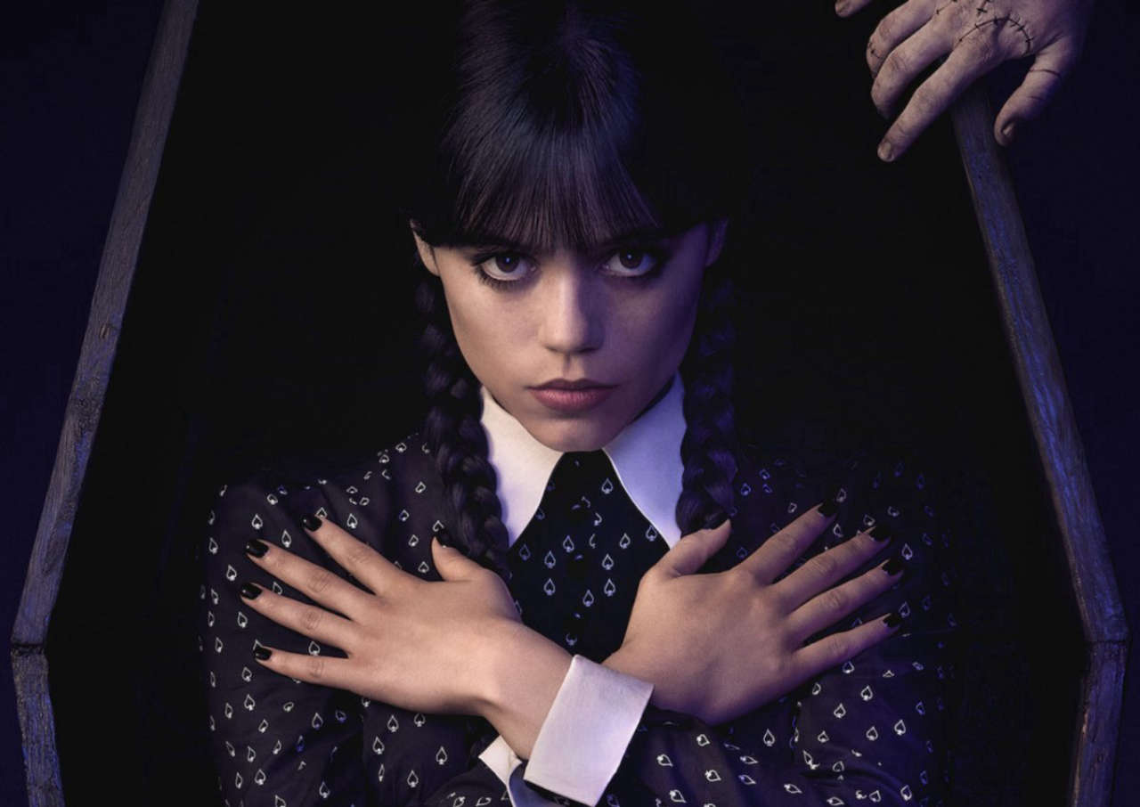 Mercoledì 2 recensione della seconda parte della serie Netflix dedicata alla curiosa adolescente