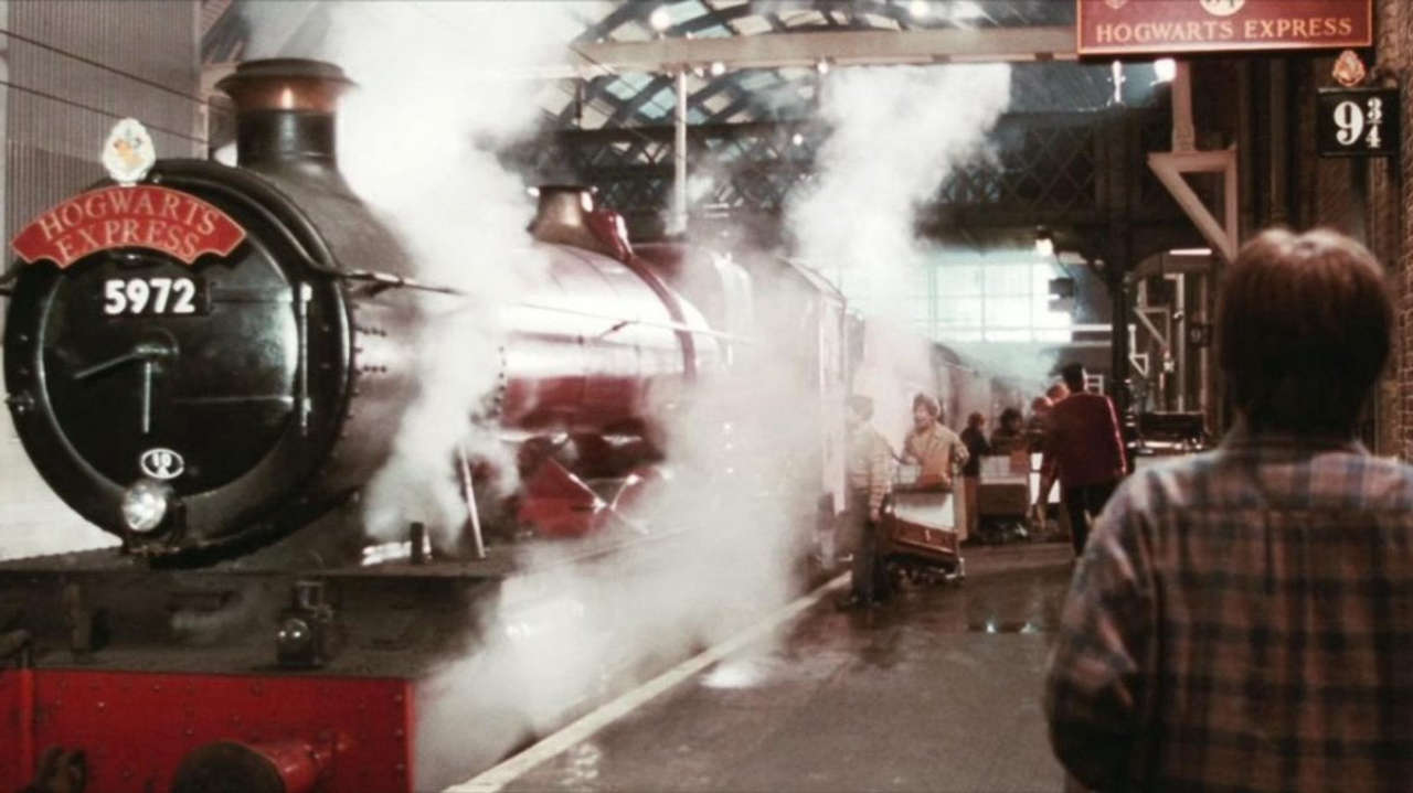 Harry Potter, foto leaked dal set mostrano l’Hogwarts Express e riportano la nostalgia dei fan