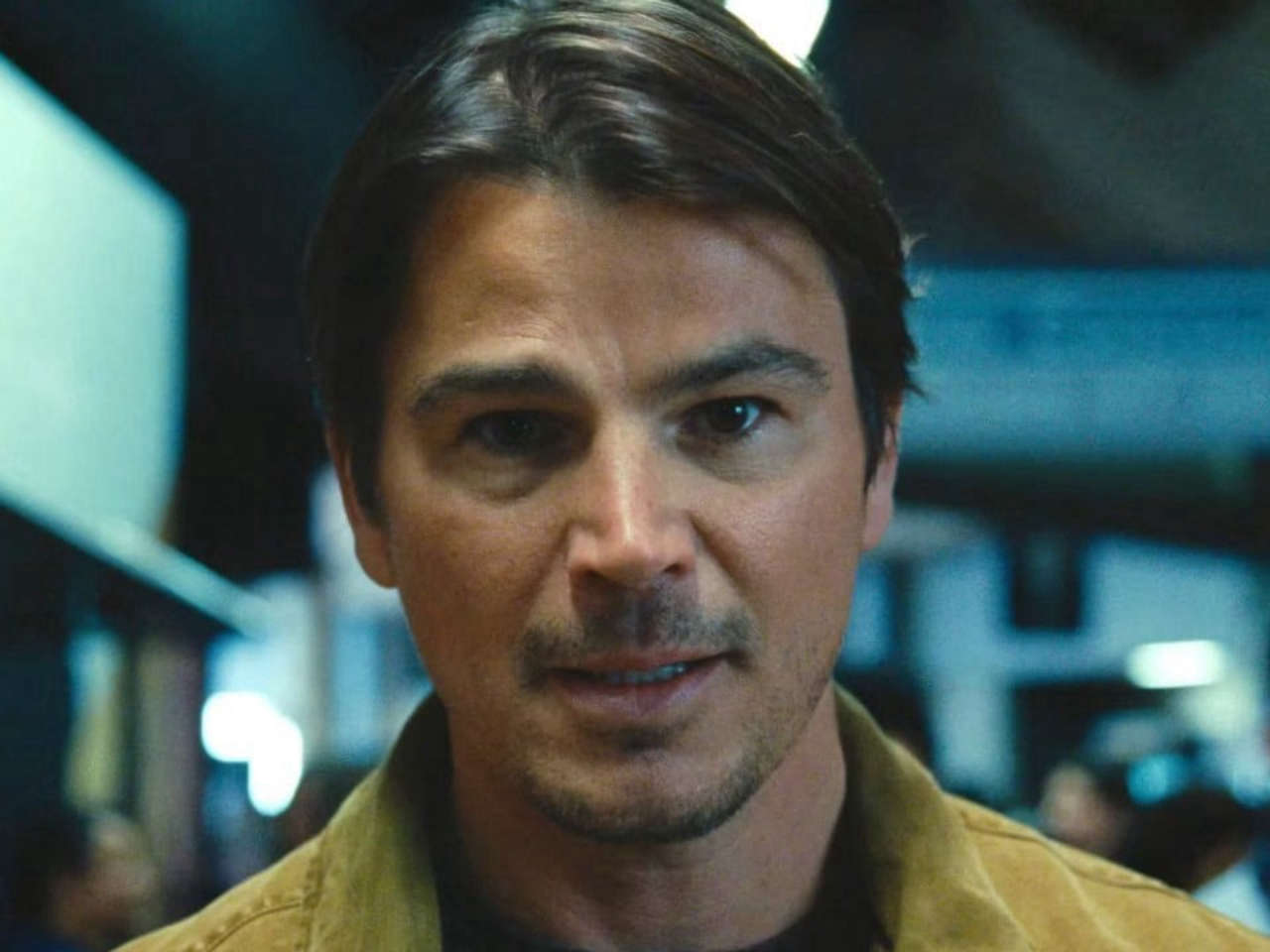 Josh Hartnett in ospedale dopo incidente stradale sul set della nuova serie Netflix
