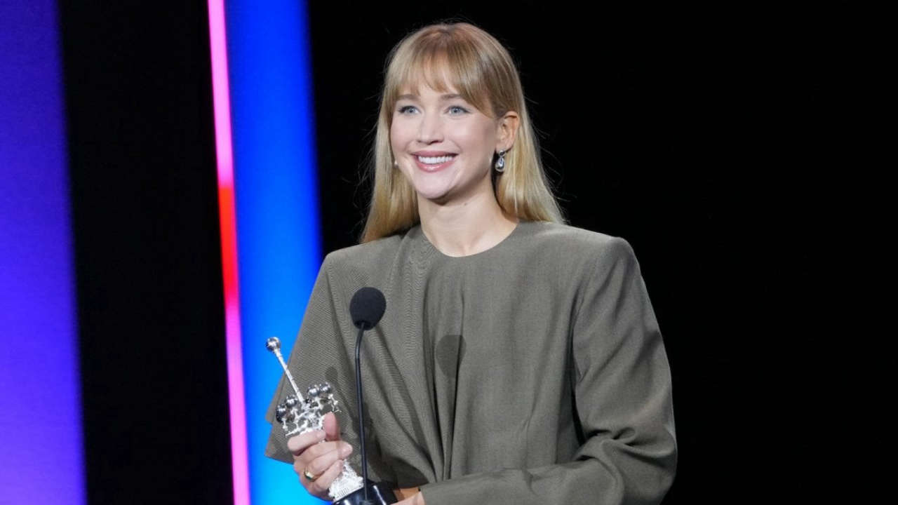 L’estate nei tuoi occhi, Jennifer Lawrence sostiene Jeremiah e critica Conrad come tossico
