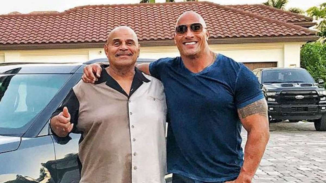 Dwayne Johnson si emoziona a Venezia ricordando il padre e parla di un rapporto complesso