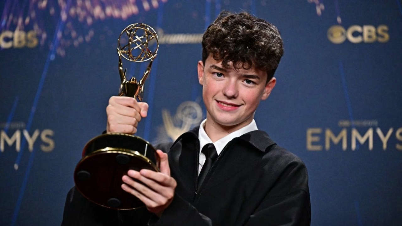 Emmy 2025, trionfo per Adolescence e The Studio tra i vincitori della serata di gala