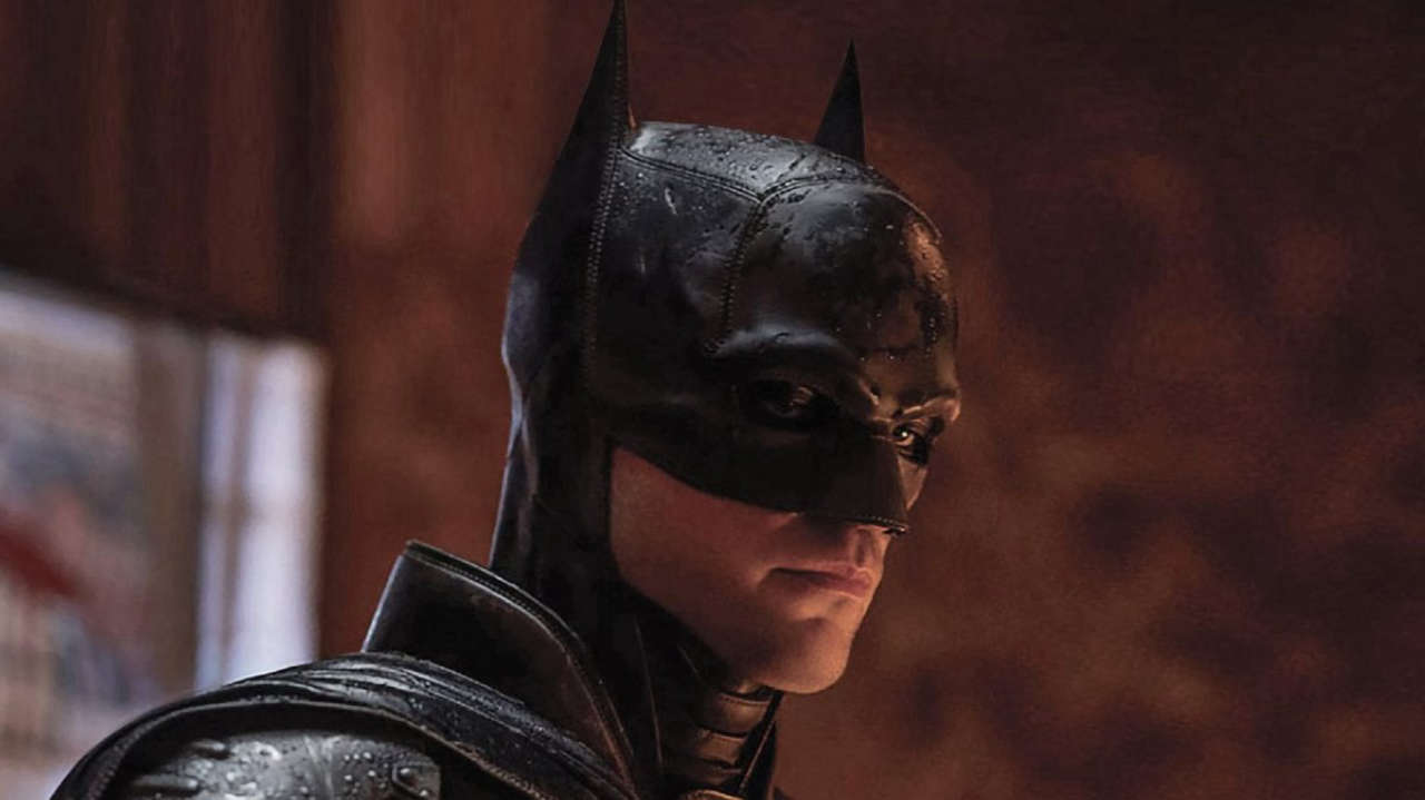 The Batman 2, Robert Pattinson legge la sceneggiatura custodita in una custodia chiusa a chiave