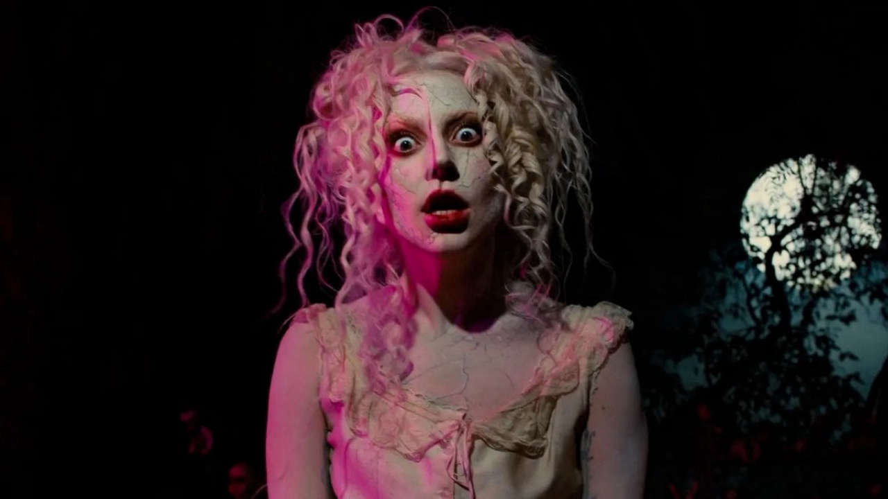Tim Burton svela la macabra fonte d’ispirazione per il video di Lady Gaga The Dead Dance