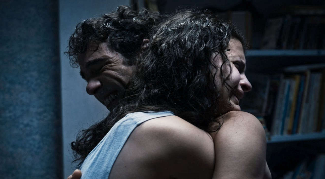 Alpha, la recensione del film diretto da Julia Ducournau e le sue tematiche innovative