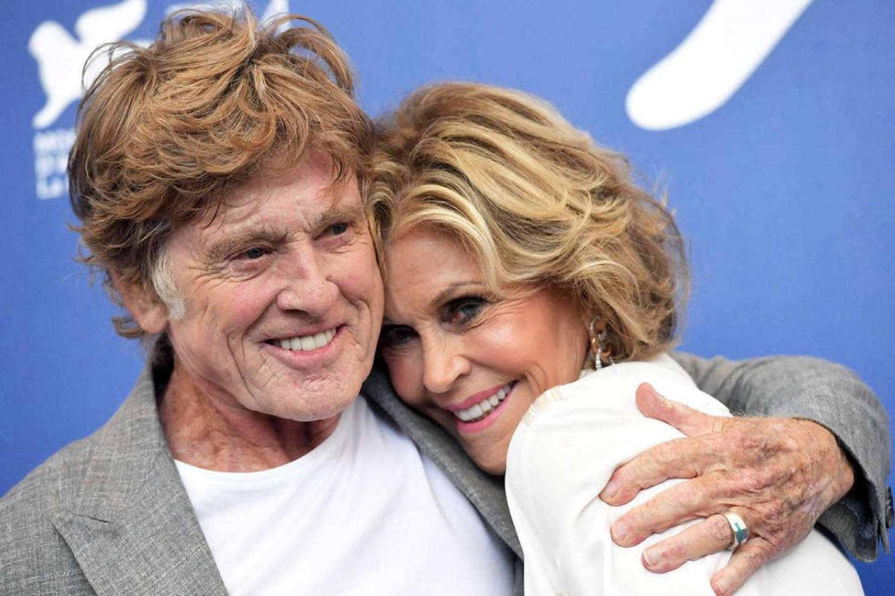 Robert Redford e Jane Fonda in lacrime per la scomparsa di Bob Woodward, una forza del bene
