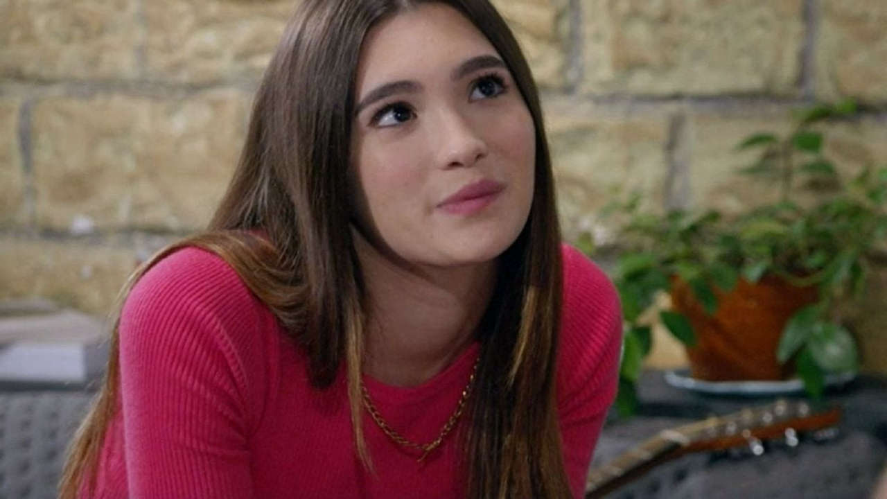 Un Posto al Sole, anticipazioni 19 settembre: Alice lascia Napoli mentre Niko chiede aiuto a Raffaele