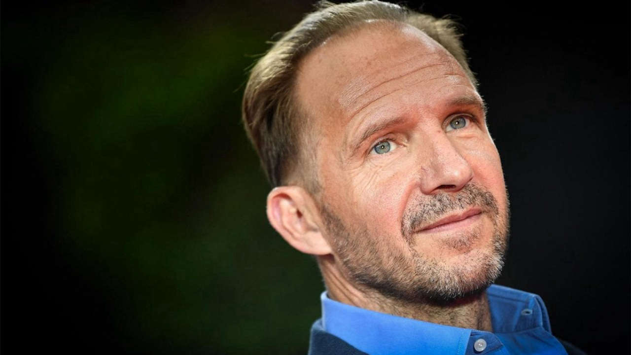 Hunger Games: L’alba sulla mietitura svela il Presidente Snow interpretato da Ralph Fiennes