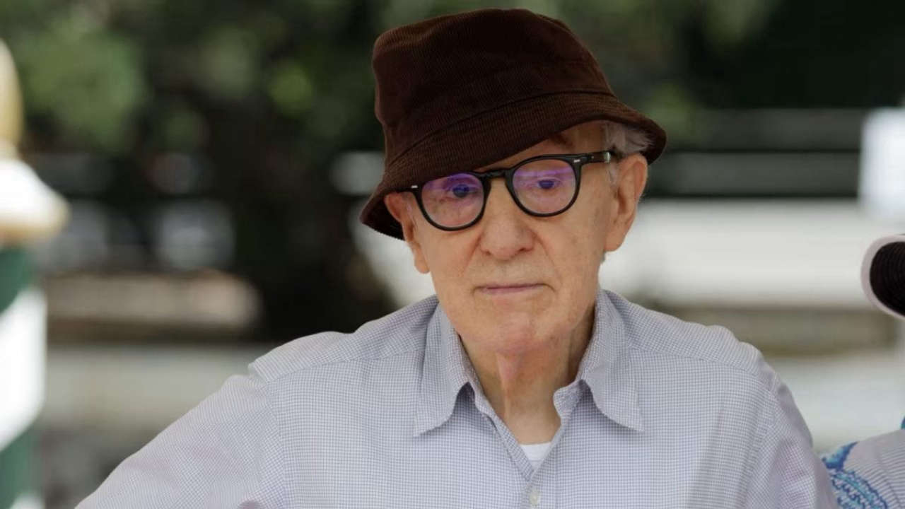Woody Allen critica la cultura della cancellazione e afferma che attori sbagliano a evitarlo