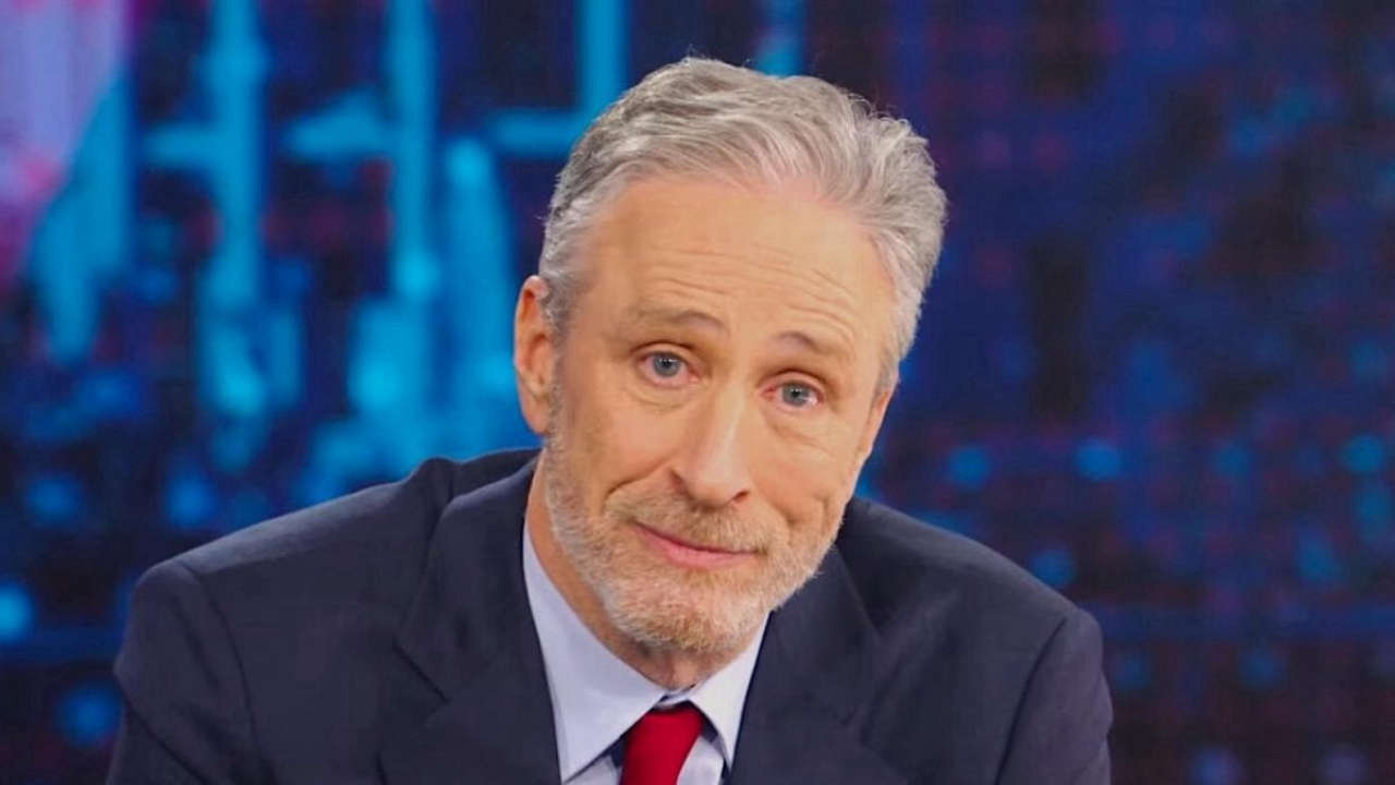 Obbediamo al caro leader: l’ironia di Colbert, Fallon e Stewart dopo il caso Kimmel