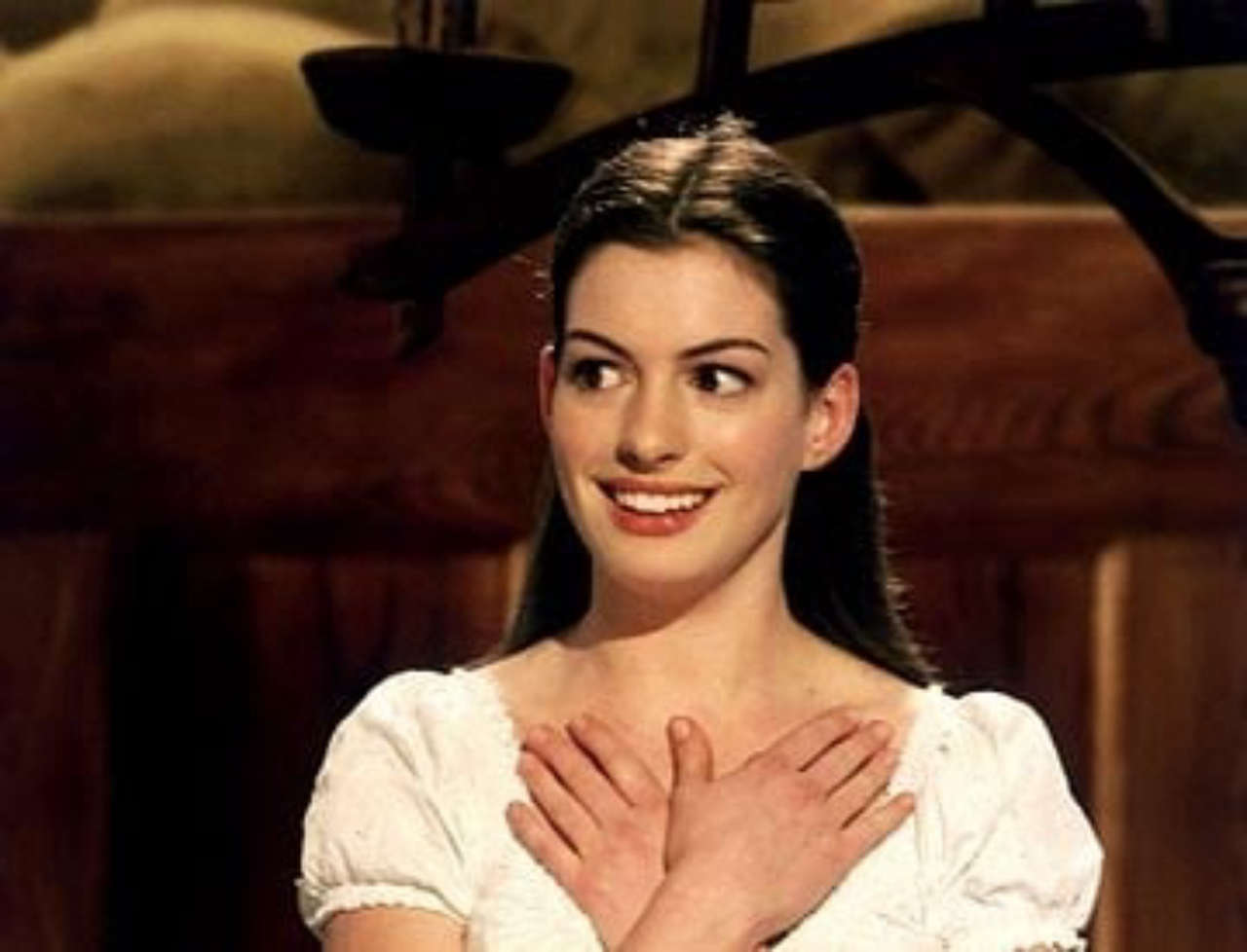 Flowervale Street, rivelati nuovi dettagli sul film con Anne Hathaway ed Ewan McGregor