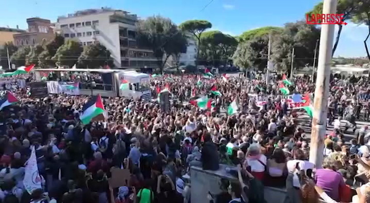 Per poter generare un titolo giornalistico chiaro e SEO-friendly, avrei bisogno di un articolo specifico o di un testo da analizzare. Se puoi fornire i dettagli riguardanti l’argomento principale, i protagonisti, le posizioni a confronto e il contesto, sarò in grado di creare un titolo adatto.