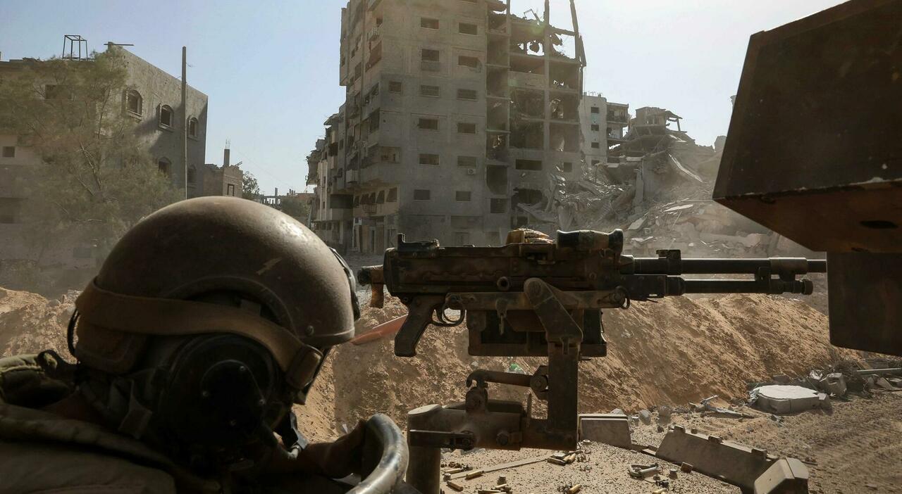 Italiani Liberati dalla Global Sumud Flotilla Tornano a Casa tra Festeggiamenti e Preoccupazioni per i Compagni Ancora Detenuti