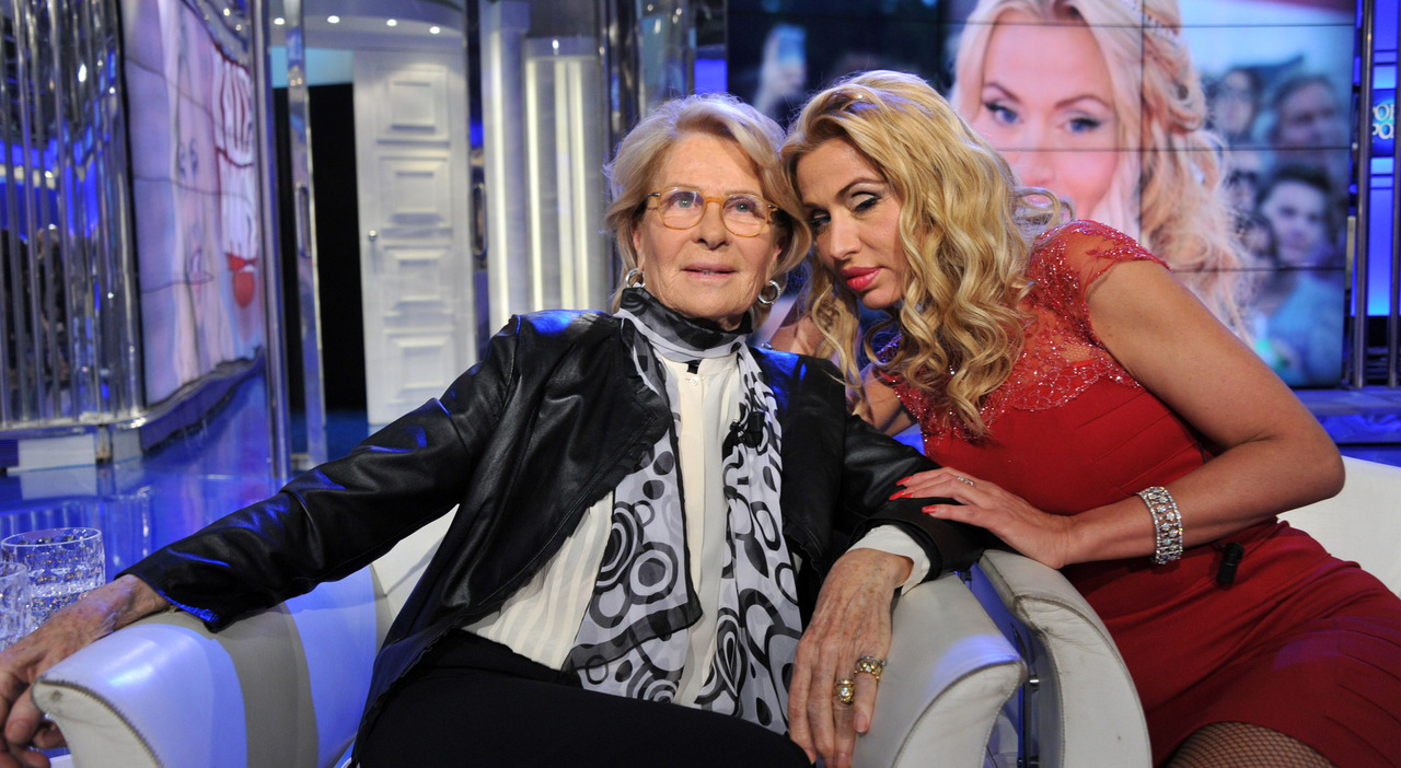 Valeria Marini si apre sulla rottura con la madre e il dolore di una famiglia in crisi