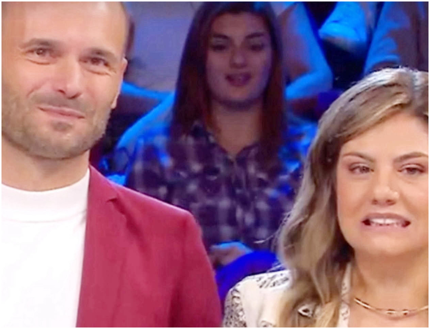 Adriano in difficoltà ad Affari Tuoi: scontro con la moglie ma riesce a rimanere nel gioco